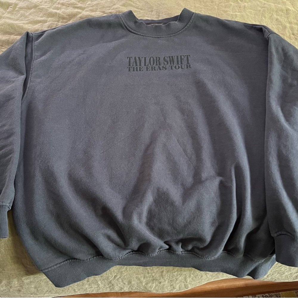 Taylor Swift navy crewneck L